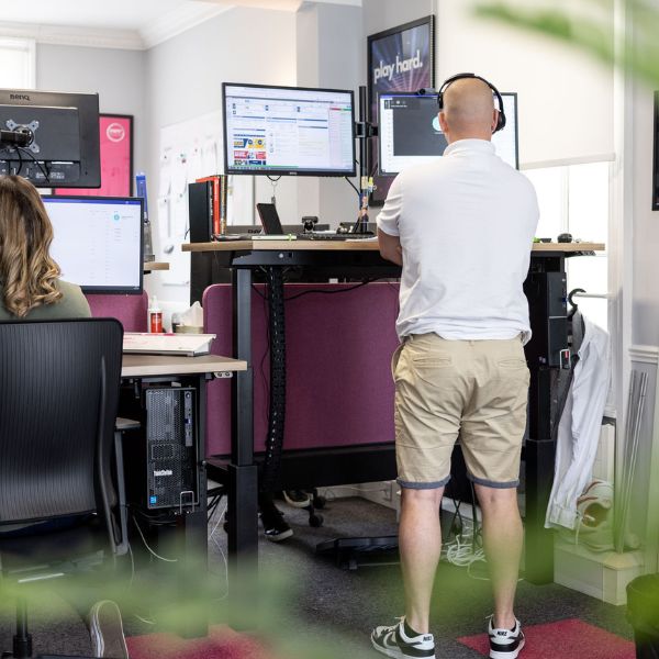 Sit stand desk for movement