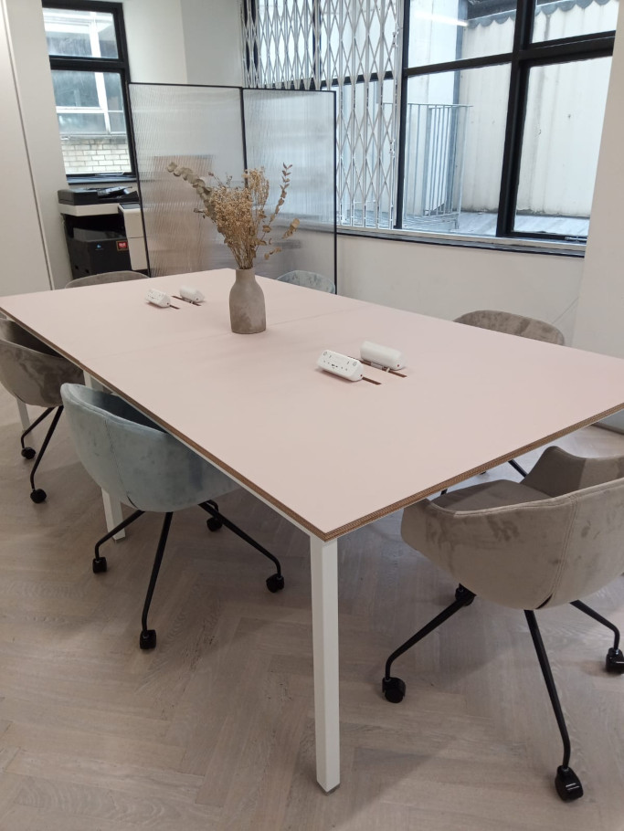 Meeting table